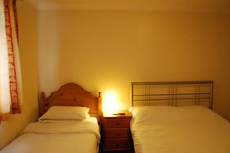 Hillingdon Lodge Room photo